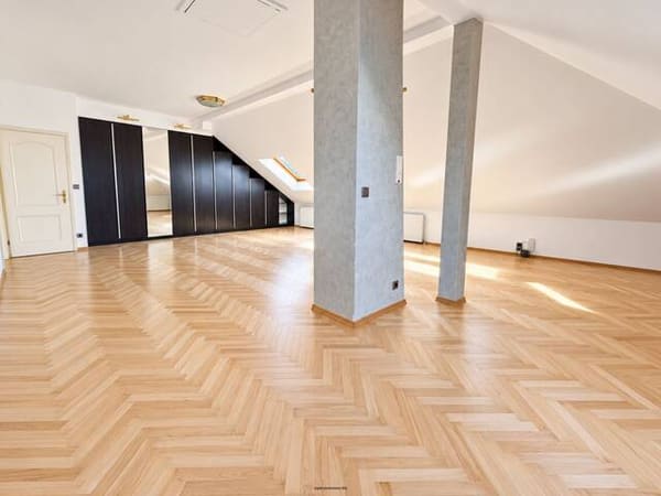 Immobilie in Maria Enzersdorf - Viel Platz für die ganze Familie! Renovierte 7 Zimmer in Maria Enzersdorf. - Bild 0