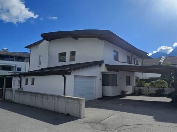Immobilie in Nußdorf-Debant - Haus kaufen - Gepflegtes Eck-Reihen-Haus mit 2 Wohnungen - Garten, Garage, Carport - sofort beziehbar - Bild 1