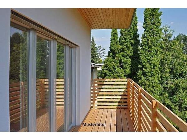 Immobilie in Randegg - Wohnen mit Ausblick: Großzügige 3-Zimmer-Dachgeschosswohnung mit Loggia - Bild 0