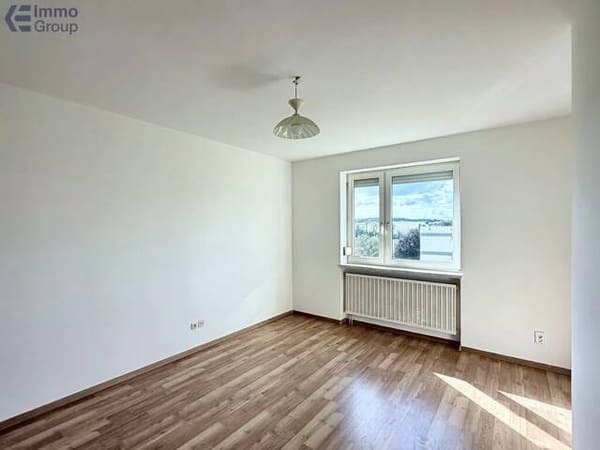 Immobilie in Grieskirchen - Frisch renovierte 2-Zimmer-Wohnung mit Lift und Blick ins Grüne in Grieskirchen - Bild 1