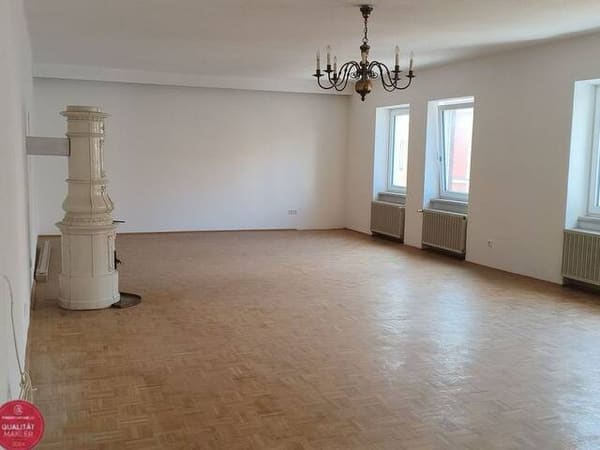 Immobilie in Waidhofen an der Thaya - Stadtgebiet und doch im Grünen - Altbauwohnung mit 3 Zimmer, historischem Charme in Waidhofen an der Thaya - Bild 2