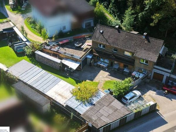 Immobilie in Riedegg - Liebhaber-Immobilie mit Seltenheitswert: Großes Grundstück mit Haus direkt unterhalb Schloss Riedegg - Bild 1