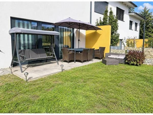 Immobilie in Kirchschlag bei Linz - Neuwertiges Reihenhaus mit Garten, Terrasse und Garage in Kirchschlag - Bild 0