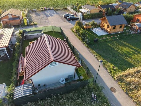 Immobilie in Tulln an der Donau - Gartenzeit in Tulln – Kleingartenhaus mit Terrasse und Pool auf Pachtgrund - Bild 1