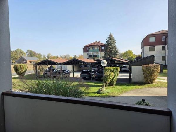 Immobilie in Mureck - Geräumige Erdgeschoß Eigentumswohnung mit Ost- Loggia und West- Balkon sowie ein eigenes Carport - Bild 0