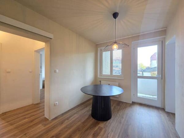 Immobilie in Mureck - Geräumige Erdgeschoß Eigentumswohnung mit Ost- Loggia und West- Balkon sowie ein eigenes Carport - Bild 3