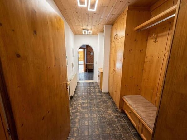 Immobilie in Axams - Großzügige 6-Zimmer- Dachgeschosswohnung mit Balkon und Dachterasse in Axams - Bild 2