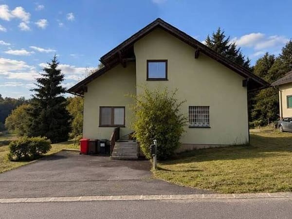 Immobilie in Kirchschlag - Traumhafte Ruhelage, großzügiger Garten und viel Potenzial - Dieses Haus wartet auf neue Ideen - Bild 1