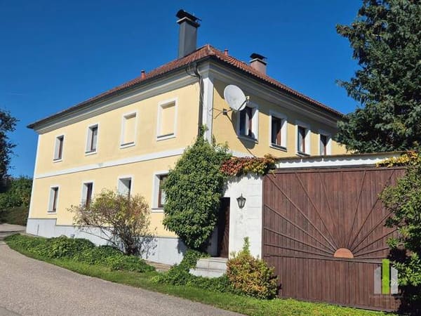 Immobilie in Atzbach - Wunderschöner Dreikanthof in Ruhelage mit Reithalle - Bild 0
