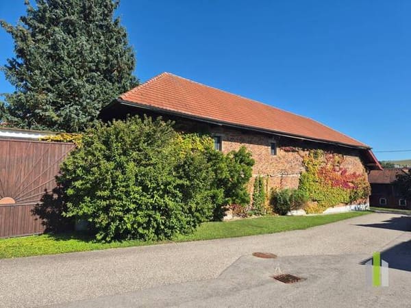 Immobilie in Atzbach - Wunderschöner Dreikanthof in Ruhelage mit Reithalle - Bild 1