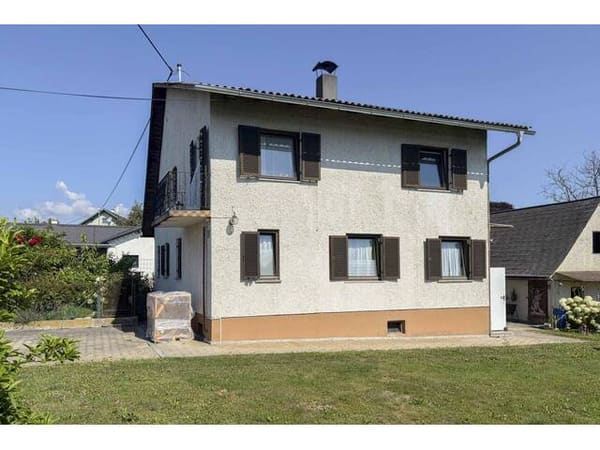 Immobilie in Schamberg - Ein,- oder Zweifamilienhaus mit großem Grundstück in ruhiger Seitenlage in Schamberg - Bild 2