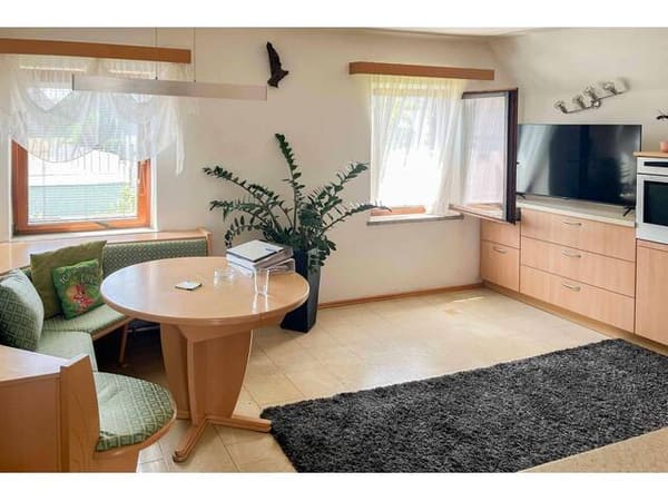 Immobilie in Schamberg - Ein,- oder Zweifamilienhaus mit großem Grundstück in ruhiger Seitenlage in Schamberg - Bild 3