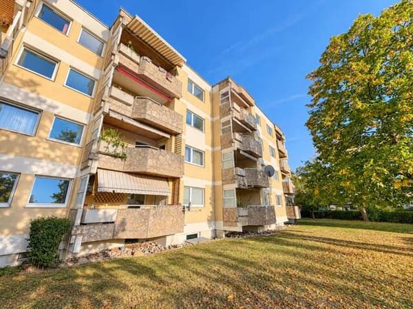 Immobilie in Ternitz - Renovierte 3-Zimmer-Wohnung mit Loggia & Parkplatz in Ternitz - Bild 0