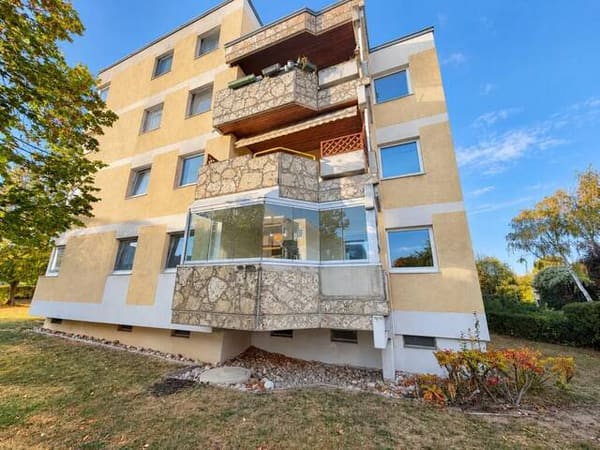 Immobilie in Ternitz - Renovierte 3-Zimmer-Wohnung mit Loggia & Parkplatz in Ternitz - Bild 2
