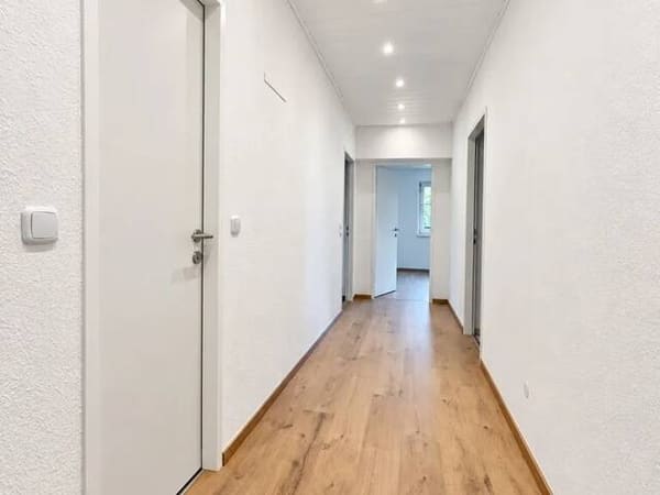 Immobilie in Ternitz - Renovierte 3-Zimmer-Wohnung mit Loggia & Parkplatz in Ternitz - Bild 3