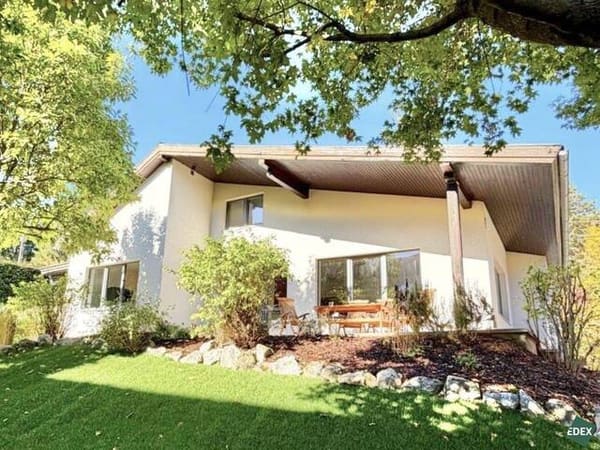 Immobilie in Breitenfurt bei Wien - Charmantes Einfamilienhaus mit Kamin, Südterrasse und Garten in ruhiger Wohnlage - Bild 0