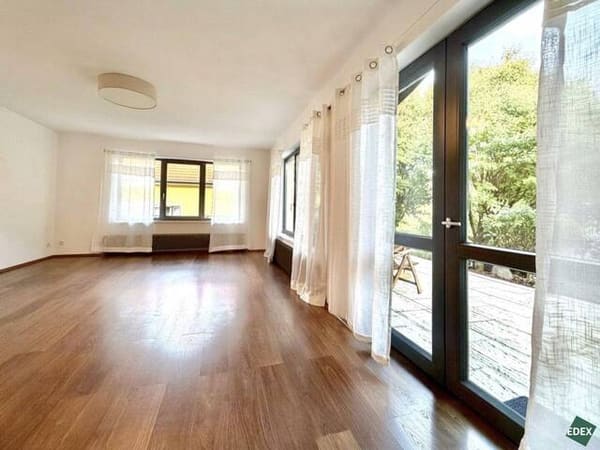 Immobilie in Breitenfurt bei Wien - Charmantes Einfamilienhaus mit Kamin, Südterrasse und Garten in ruhiger Wohnlage - Bild 3