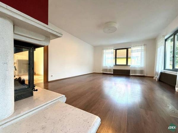 Immobilie in Breitenfurt bei Wien - Charmantes Einfamilienhaus mit Kamin, Südterrasse und Garten in ruhiger Wohnlage - Bild 4