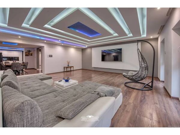 Immobilie in Vöcklamarkt - Exklusiver Wohntraum im Zentrum von Vöcklamarkt: 5 Zimmer, 2 Terrassen und ein kleiner Eigengarten - Bild 0