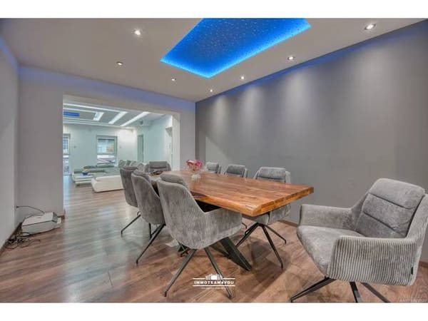 Immobilie in Vöcklamarkt - Exklusiver Wohntraum im Zentrum von Vöcklamarkt: 5 Zimmer, 2 Terrassen und ein kleiner Eigengarten - Bild 1