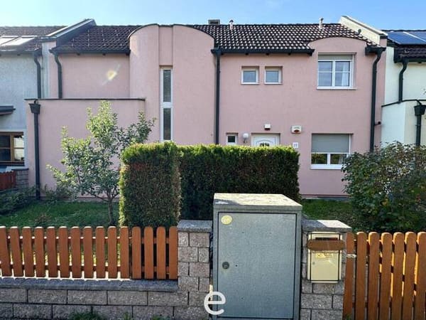 Immobilie in Wels - Ein Zuhause zum Ankommen – Reihenhaus mit Kamin, Terrasse und privatem Garten in Wels - Bild 0