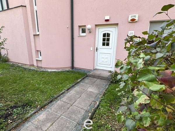 Immobilie in Wels - Ein Zuhause zum Ankommen – Reihenhaus mit Kamin, Terrasse und privatem Garten in Wels - Bild 1