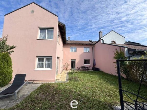 Immobilie in Wels - Ein Zuhause zum Ankommen – Reihenhaus mit Kamin, Terrasse und privatem Garten in Wels - Bild 2