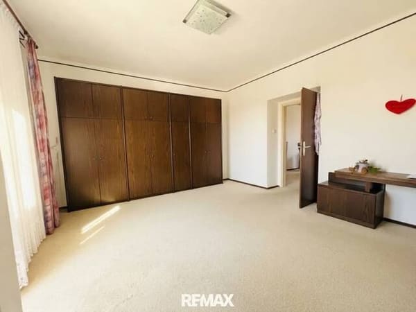 Immobilie in Eisenstadt - Großzügige 3-Zimmer-Wohnung im Herzen von Eisenstadt - viel Platz und individuelles Gestaltungspotenzial ! - Bild 2