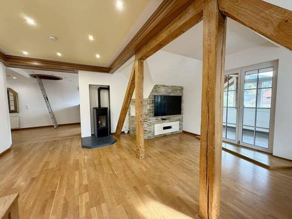 Immobilie in Spittal an der Drau - GROSSZÜGIGE DACHGESCHOSSWOHNUNG MIT LOGGIA UND SCHÖNEM AUSBLICK – ZENTRAL GELEGEN IN SPITTAL, DIREKT NEBEN DER FACHHOCHSCHULE! - Bild 2