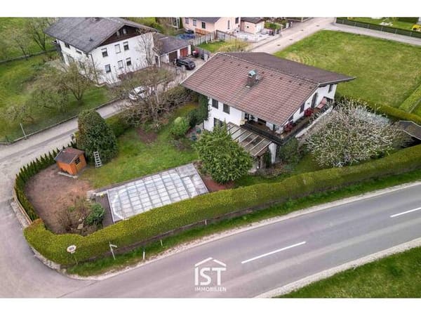 Immobilie in St. Peter am Hart - St. Peter am Hart - Großzügiges Haus mit Garten, Pool und Kellerbar - Bild 0