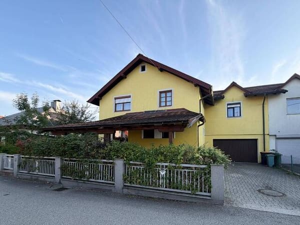 Immobilie in Seewalchen am Attersee - Großzügiges Einfamilienhaus in Toplage nahe dem Attersee - mit Sauna und Whirlpool - Bild 0