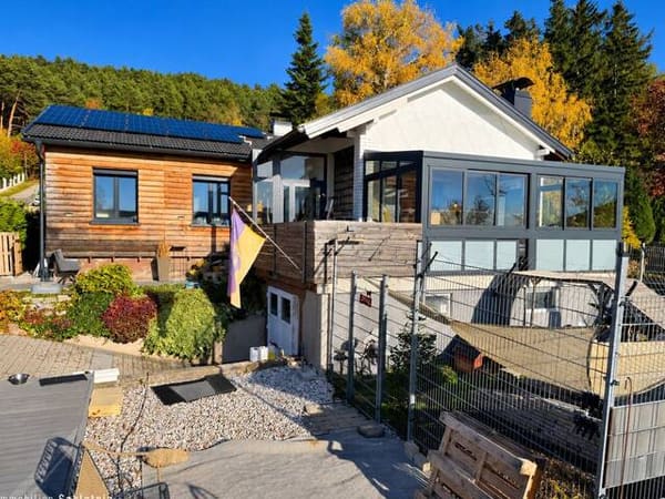 Immobilie in Wiesmath - MODERNISIERT! WINTERGARTEN! POOL! Charmantes Einfamilienhaus in Wiesmath mit Photovoltaikanlage und gemütlichem Garten - ideal zum Wohlfühlen! - Bild 0