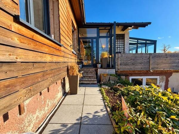 Immobilie in Wiesmath - MODERNISIERT! WINTERGARTEN! POOL! Charmantes Einfamilienhaus in Wiesmath mit Photovoltaikanlage und gemütlichem Garten - ideal zum Wohlfühlen! - Bild 2