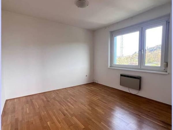 Immobilie in Feldbach - Geräumige Wohnung mit Wohnzimmer, Balkon, 2 SZ, Küche, Bad, WC, Parkplatz, zentrumsnah und ruhig. - Bild 4