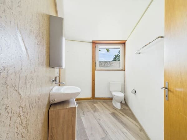Immobilie in Gunzgen - Architektonische Meisterwerke: Zwei exklusive Rundhäuser in Top-Lage mit je 150m2 auf einem 902m2 Grundstück, ideal für eine grosse Familie oder Investoren. - Bild 11