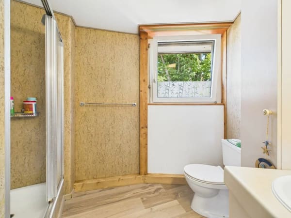 Immobilie in Gunzgen - Architektonische Meisterwerke: Zwei exklusive Rundhäuser in Top-Lage mit je 150m2 auf einem 902m2 Grundstück, ideal für eine grosse Familie oder Investoren. - Bild 12