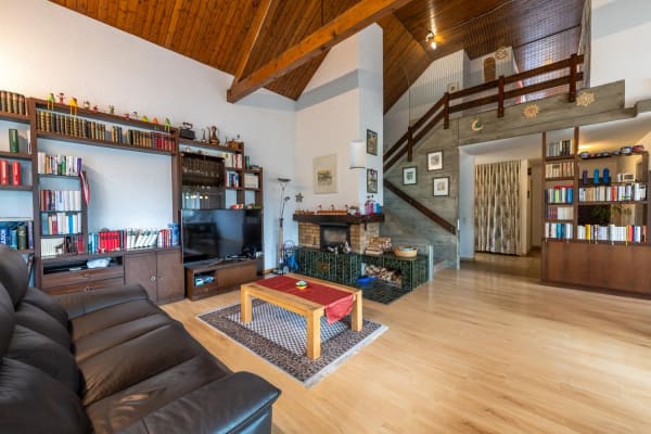Immobilie in Laupersdorf - Ihr Rückzugsort mit Weitblick: Freistehendes 8.5-Zimmer-Einfamilienhaus mit Gartenidylle - Bild 1