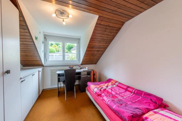 Immobilie in Laupersdorf - Ihr Rückzugsort mit Weitblick: Freistehendes 8.5-Zimmer-Einfamilienhaus mit Gartenidylle - Bild 11