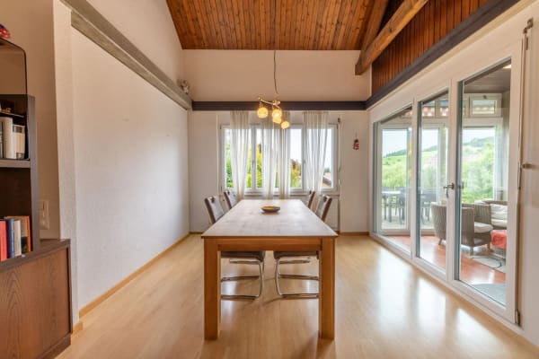 Immobilie in Laupersdorf - Ihr Rückzugsort mit Weitblick: Freistehendes 8.5-Zimmer-Einfamilienhaus mit Gartenidylle - Bild 2