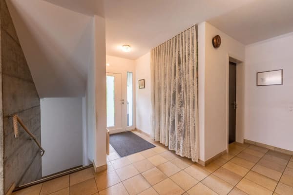 Immobilie in Laupersdorf - Ihr Rückzugsort mit Weitblick: Freistehendes 8.5-Zimmer-Einfamilienhaus mit Gartenidylle - Bild 4