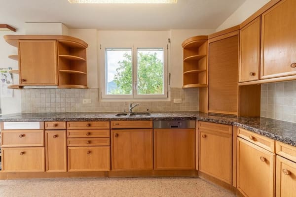 Immobilie in Laupersdorf - Ihr Rückzugsort mit Weitblick: Freistehendes 8.5-Zimmer-Einfamilienhaus mit Gartenidylle - Bild 5