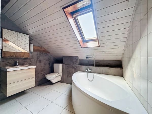 Immobilie in Yverdon-les-bains - IL OCCUPE TOUTE LA TOITURE DE L'IMMEUBLE ?VOTRE COCON SOUS LES TOITS FACE À LA THIELLE - Bild 13