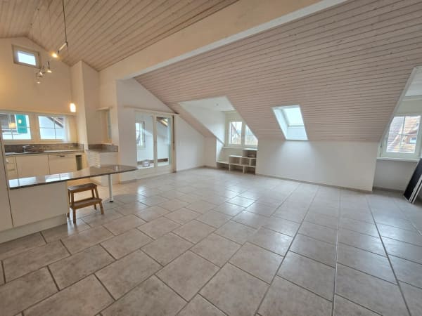 Immobilie in Nürensdorf - Charmante Dachwohnung (3.5 Zimmer) mit lichtdurchfluteter Loggia - Bild 2