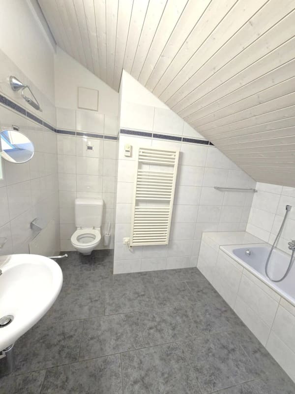 Immobilie in Nürensdorf - Charmante Dachwohnung (3.5 Zimmer) mit lichtdurchfluteter Loggia - Bild 4