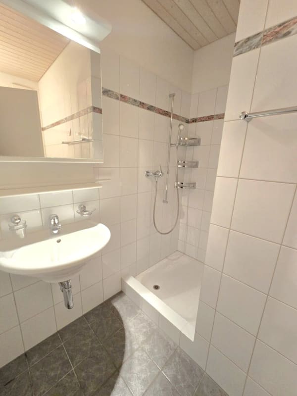 Immobilie in Nürensdorf - Charmante Dachwohnung (3.5 Zimmer) mit lichtdurchfluteter Loggia - Bild 5
