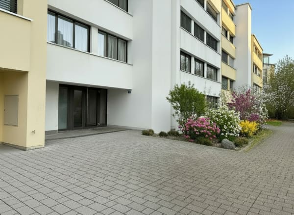 Immobilie in Hünenberg - 2.5-Zimmer-Wohnung im Erdgeschoss | Seenah & vielseitig inkl. PP - Bild 8