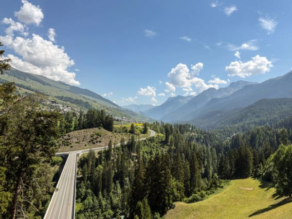 Immobilie in Scuol - Charmante 3-Zimmer-Wohnung mit Bergpanorama in Scuol - Bild 1