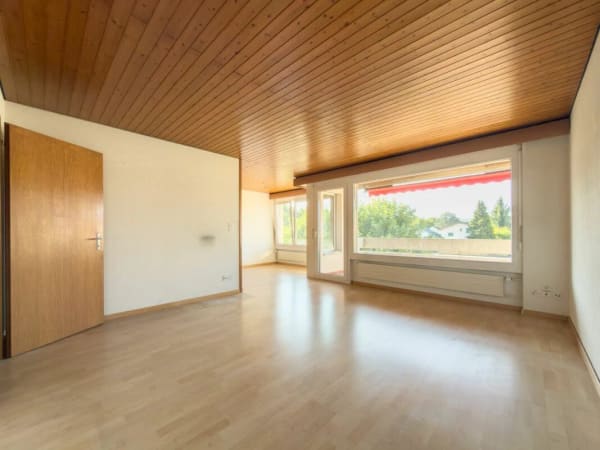 Immobilie in Buchs Ag - GemÃ¼tliche 4.5 Zimmer-Wohnung an ruhiger Lage mit Hobbyraum, Garage und viel Gestaltungspotenzial Kopie - Bild 2
