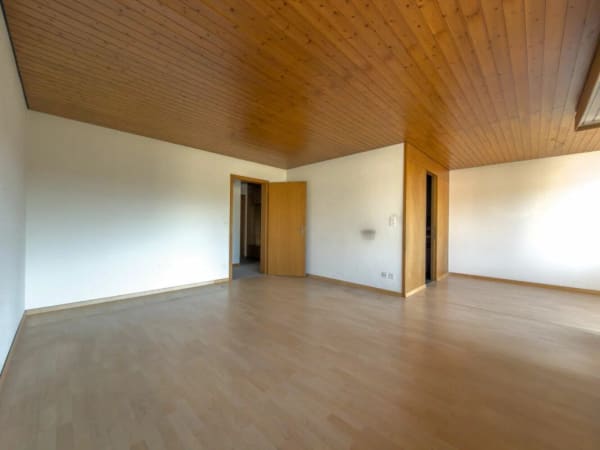 Immobilie in Buchs Ag - GemÃ¼tliche 4.5 Zimmer-Wohnung an ruhiger Lage mit Hobbyraum, Garage und viel Gestaltungspotenzial Kopie - Bild 3