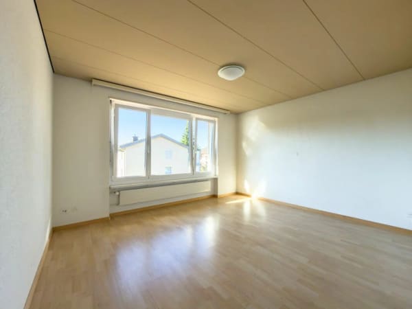 Immobilie in Buchs Ag - GemÃ¼tliche 4.5 Zimmer-Wohnung an ruhiger Lage mit Hobbyraum, Garage und viel Gestaltungspotenzial Kopie - Bild 9
